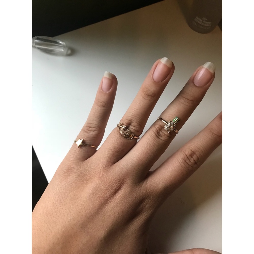 Assorted gold rings